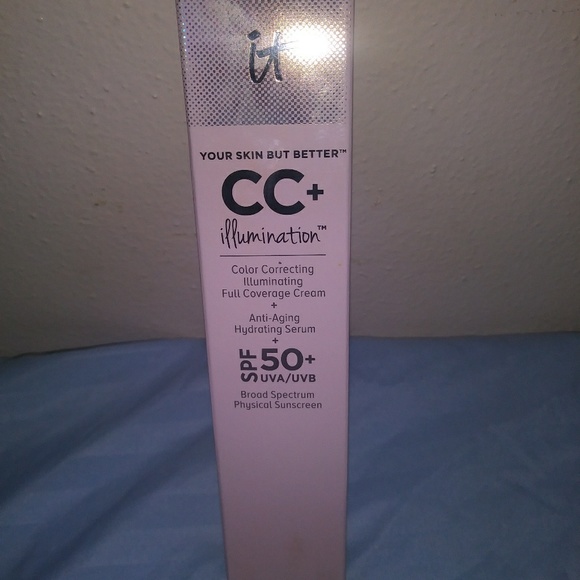 It Cosmetics illuminating Cc cream. LIGHT - Picture 1 of 3